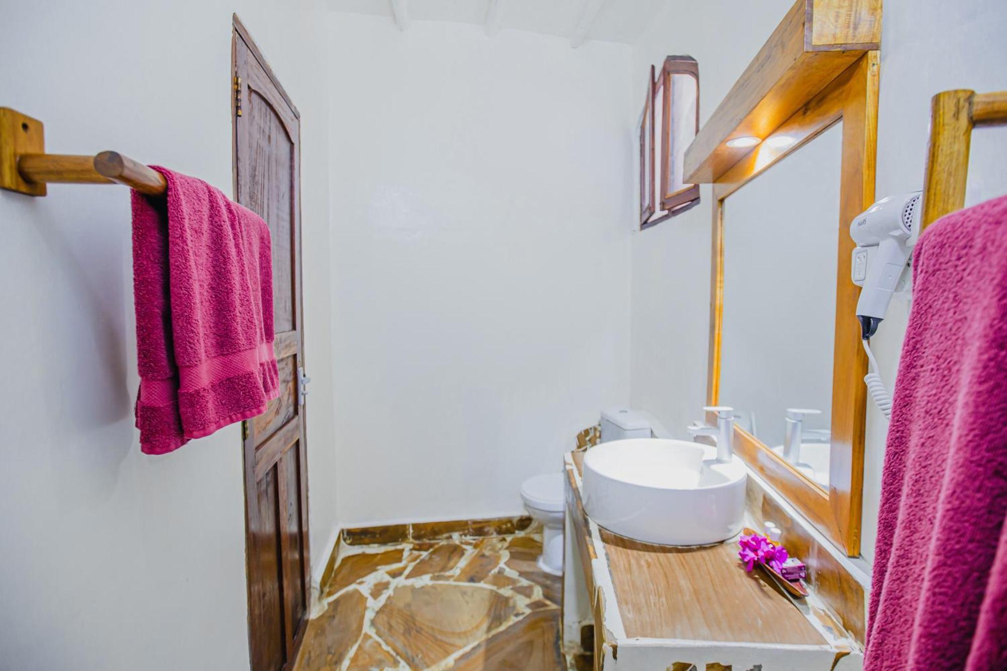 Ahg Waridi Beach Resort & Spa Pwani Mchangani Exterior foto